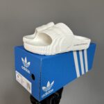 Капці Adidas Adilette White Slides — легкі EVA для комфорту ----------