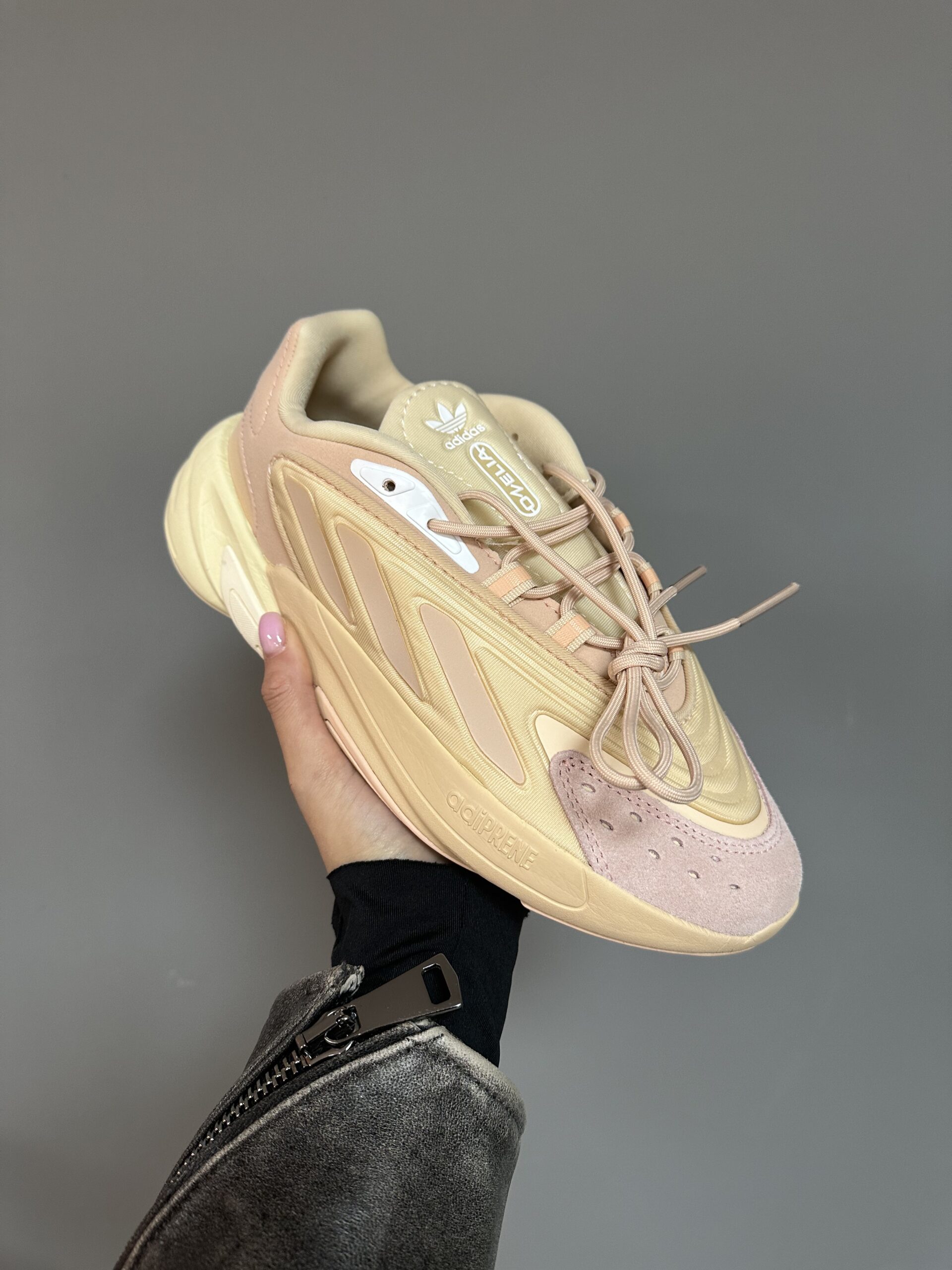 b53b18c2-8561-4b3b-857a-ec2ce0efa183 ADIDAS OZELIA Golden Rose Sneakers aus Textil und Wildleder-Stil und Komfort – Bild 1