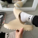 Капці Yeezy Slide Beige — легкі EVA сланці для дому та прогулянок