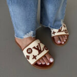 LOUIS VUITTON GINGER / CREAM SLIDES — шкіряні та текстильні сліди