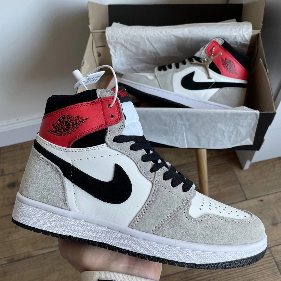d381a642-ceb7-4b2d-97ed-16634036a073 Nike Air Jordan 1 Retro High Grey / Red-odiniai aukšti sportbačiai - Image 1