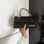 Sac Jacquemus le Chiquito Long-Eco cuir, élégant et Compact