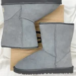 Чоботи UGG Classic Short Light Blue — замшеві з штучним хутром