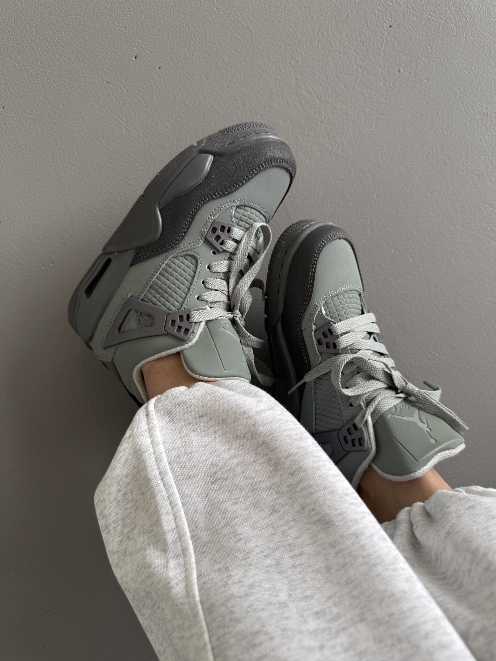 de07b6e2-7927-410b-8495-f7a4f7749a90 AIR JORDAN retro 4 Wet cement čības - ādas Premium - Image 1
