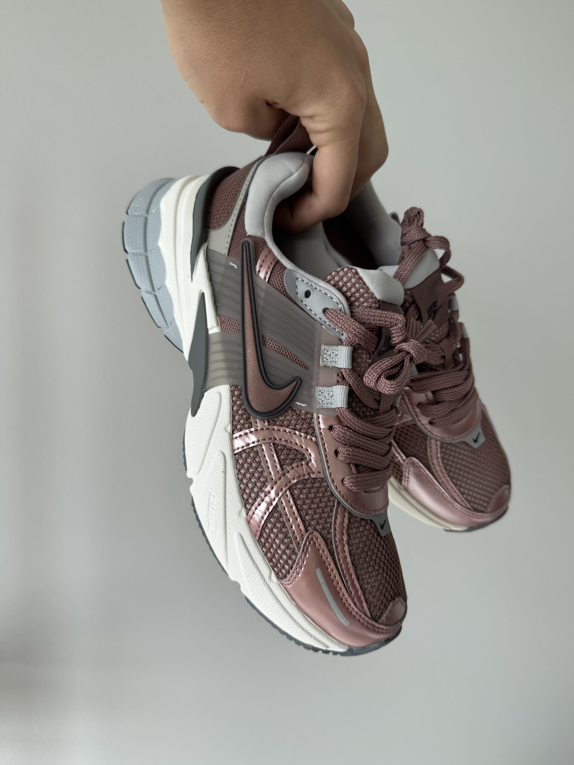 e2b95bf2-8657-47df-a090-fc356b31cc6b V2K Brune lær / tekstil joggesko-stilig og behagelig for daglig bruk - Bilde 1